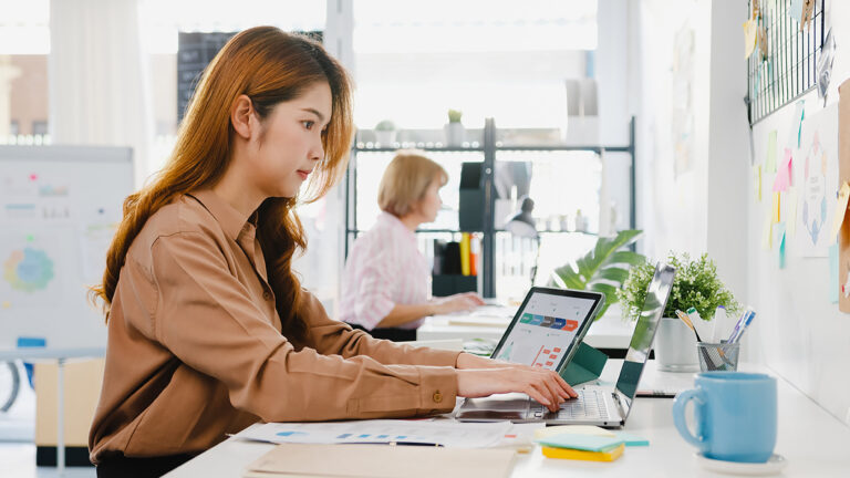 back-office-worker